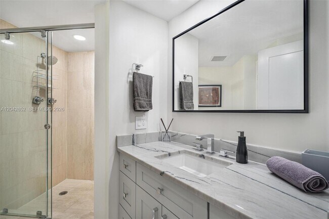 Building Photo - 1581 Brickell Ave