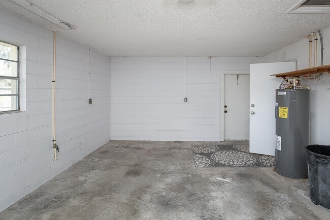 Building Photo - 494 Romano St