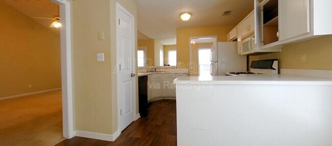 Building Photo - 133 Harbour Lake Dr