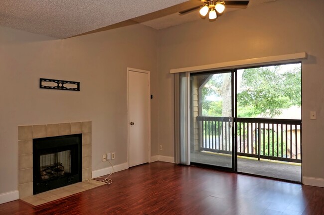 Building Photo - 1 bedroom 1 bath condo at Lakewood Park Co...