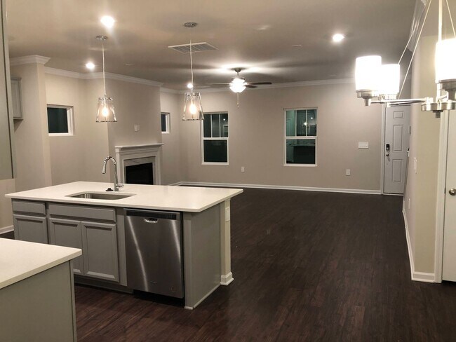 Building Photo - Modern 5 Bed | 3 Bath House in Cary