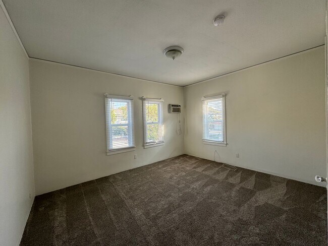 Building Photo - Welcome to Your New Home: Stunning Apartments in Orange St.