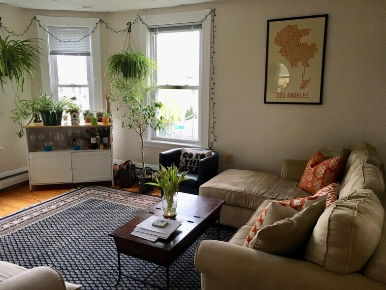 Building Photo - 275 Putnam Ave
