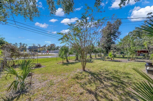 Building Photo - 4 Little John Ln