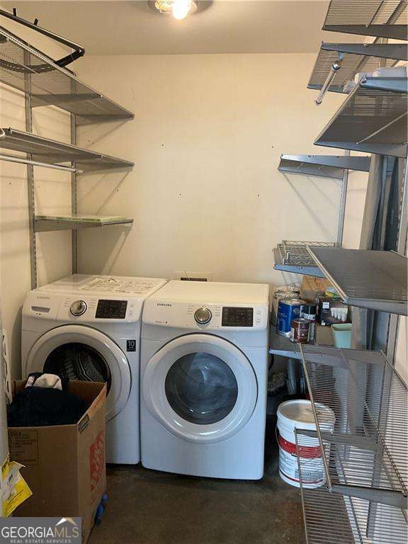 Building Photo - 881 Memorial Dr SE