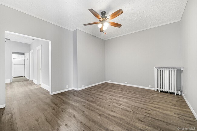 Building Photo - 17 Lawrence Ave