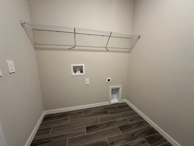 Building Photo - NW Cape Coral Home 4 Bedroom/ 2 Bath/ 3 Ca...