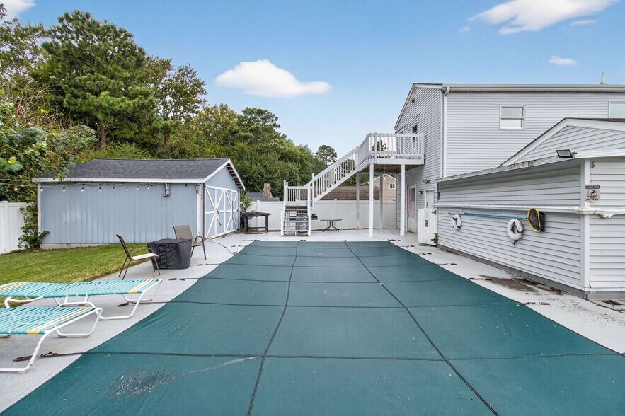 Building Photo - 837 Romney Ln