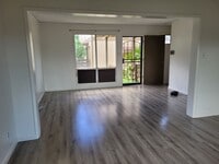 Building Photo - Nice 3bd, 1.5 bath, 2pkg 1268sqft w/lanai ...