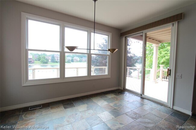 Building Photo - 18547 Clairmont Cir E