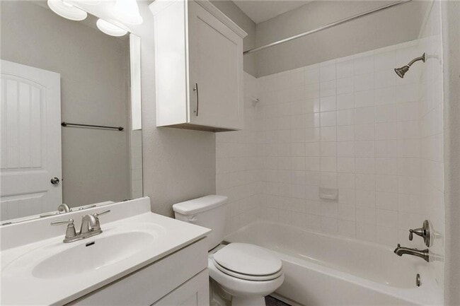 Building Photo - 13400 Briarwick Dr