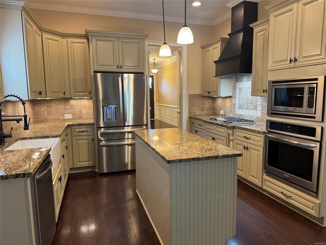 Building Photo - 436 Sydney Dr N