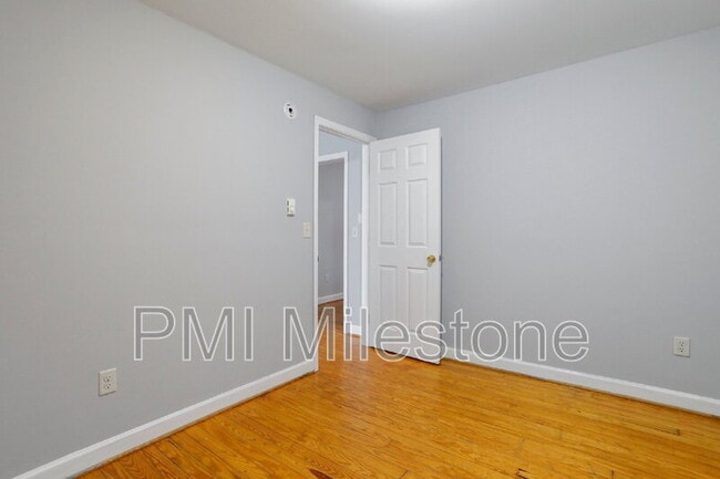 Building Photo - 721 2nd St