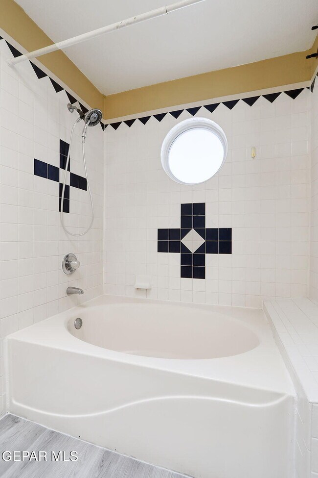 Building Photo - 10925 Loma Alta Pl