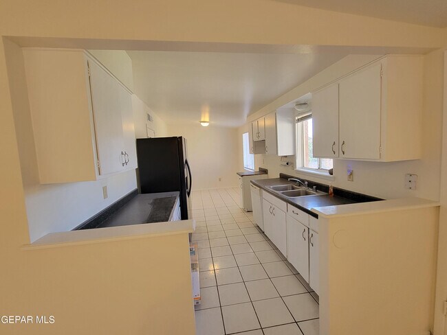 Building Photo - 7204 Alto Rey Ave