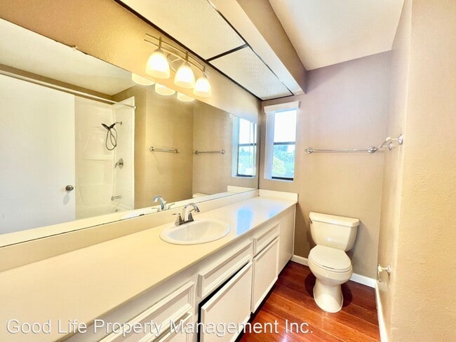 Building Photo - 2 br, 2.5 bath House - 140 E El Norte Pkwy...