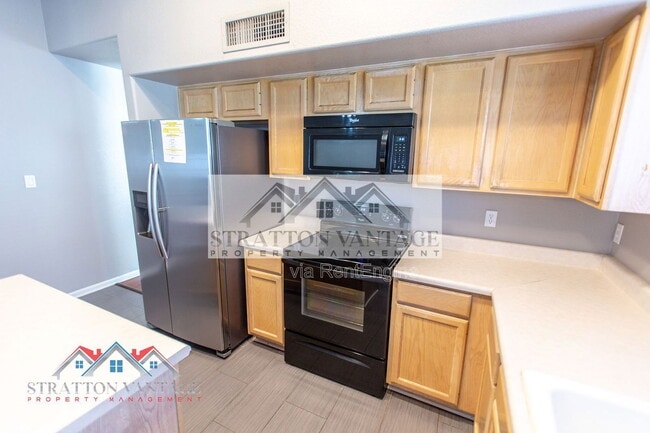 Building Photo - 1015 E Brentrup Dr