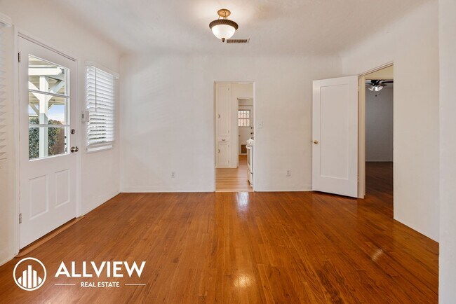 Building Photo - Charming 3 Bedroom 1 Bath Costa Mesa Bungalow