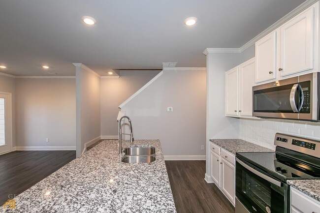 Building Photo - 5231 Pinnacle Walk Dr