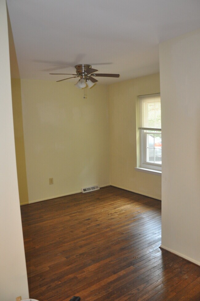 Building Photo - 570 Barrett Ave