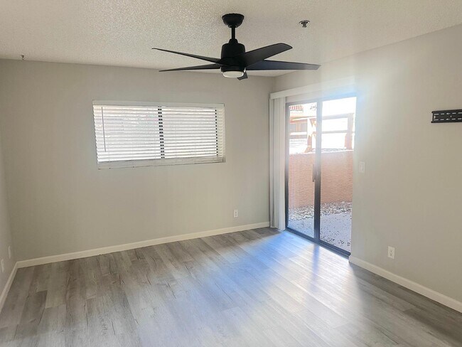 Building Photo - 3031 N Civic Center Plaza