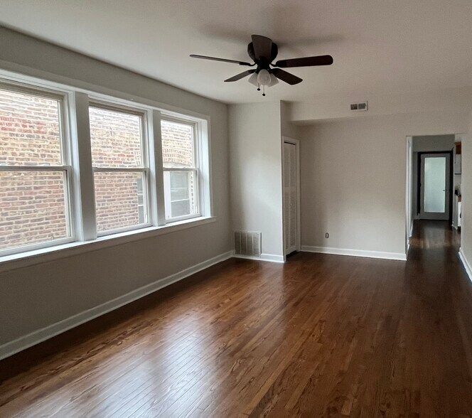 Building Photo - 2338 N Avers Ave