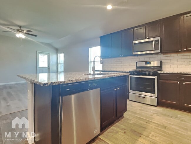 Building Photo - 3210 Sumac Dr