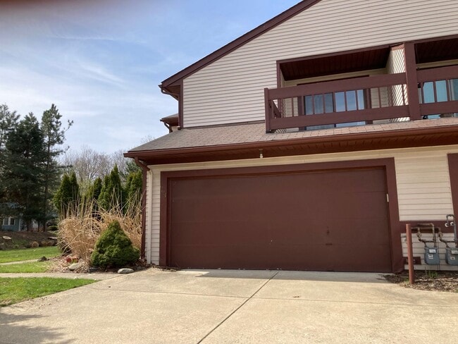 Primary Photo - Condo for Rent Richmond Heights