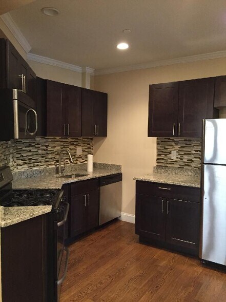 Building Photo - 2975 Washington St