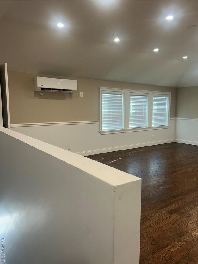 Building Photo - 147-24-147224 224th St