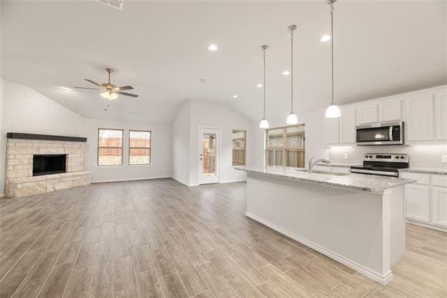 Building Photo - 635 Frio Ln