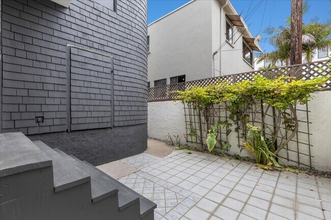 Building Photo - COMPLETELY REMODELED, BRIGHT & AIRY, TRI-LEVEL HOME W/ TOP-FLOOR GREAT ROOM LIVING SPACE, 2-CAR G...