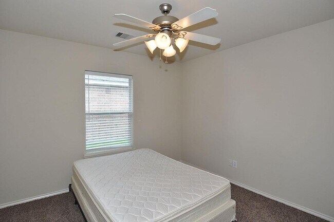 Building Photo - 22852 Lantern Hills Dr