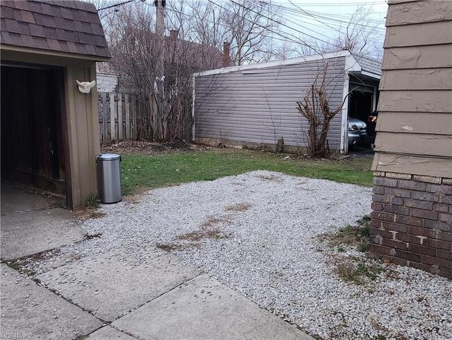 Building Photo - 2831 Avondale Ave