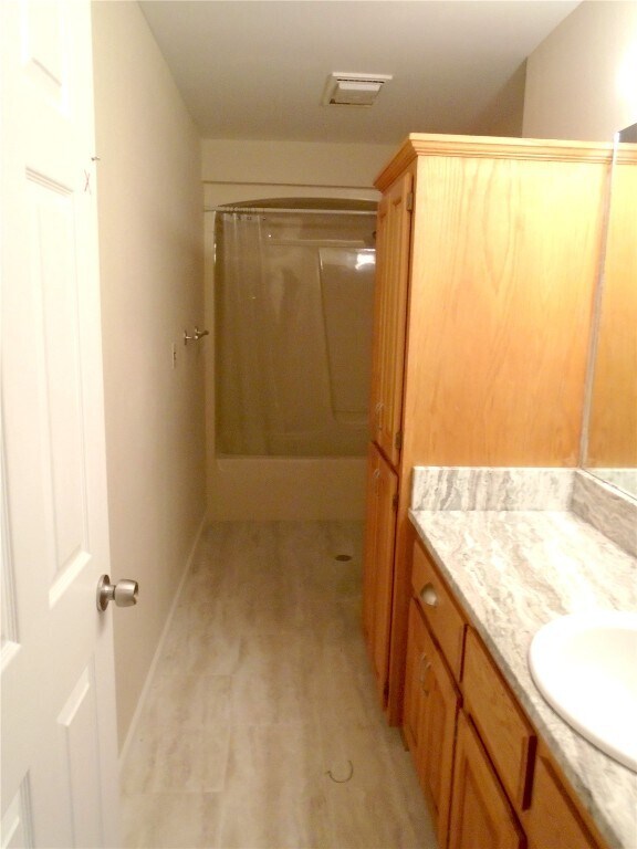 Building Photo - 1109 Peachtree Ct