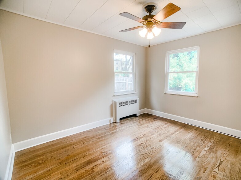 Small Bedroom #2 - 6260 Rogers Park Plz