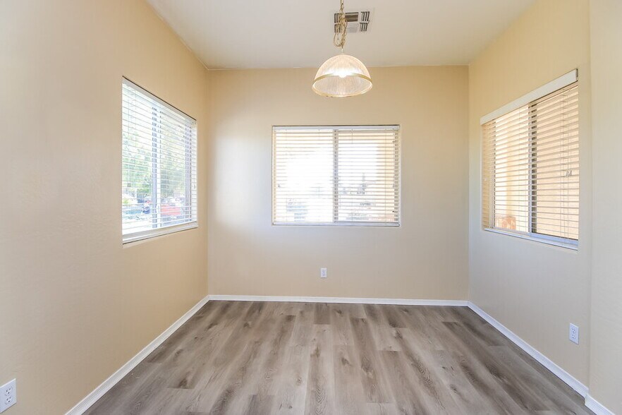 Building Photo - 2730 E Calle Del Norte Dr