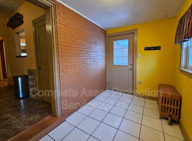 Building Photo - 1726 Davis Ave