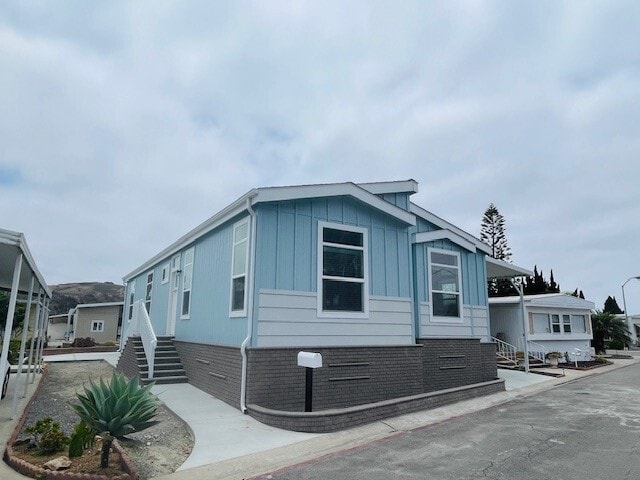 Building Photo - 141 Douglas Dr