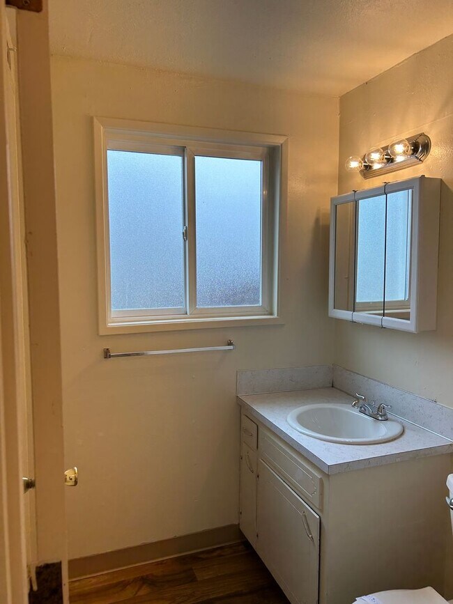 Building Photo - (894) 5th Ave Tri-Plex - 2 Bedroom / 1.5 Bathroom