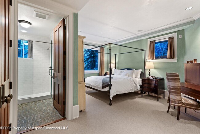 Building Photo - 304 S Garmisch St