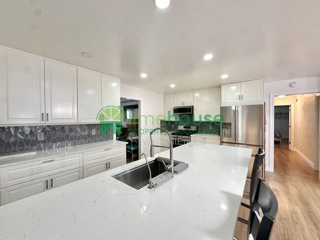 Building Photo - 948 Forest Lakes Cir