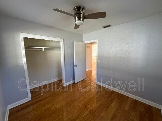Building Photo - 18 N Meteor Ave