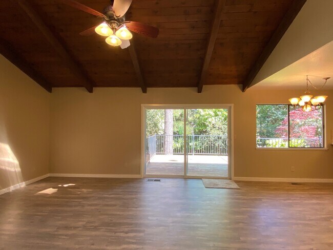 Building Photo - 10959 Alta Sierra Dr