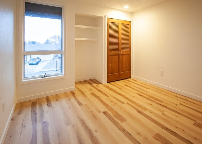 Building Photo - One of a kind home in West Richland