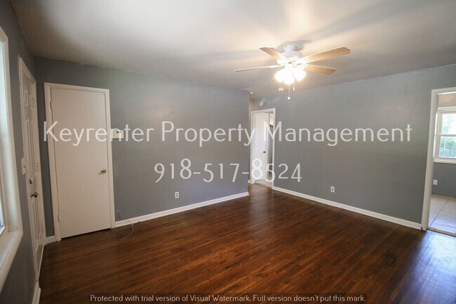 Building Photo - 3 Bedroom 1 Bathroom with Attached Garage and Fenced in Yard, Available 8/15!