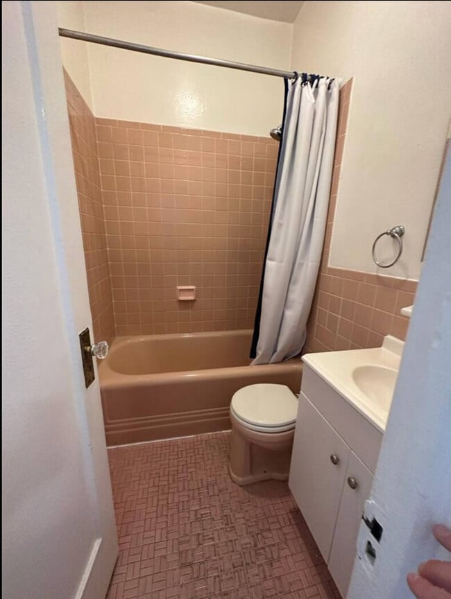 Building Photo - 1492 1st Ave