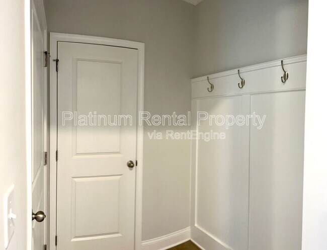 Building Photo - 4579 Silver Oak Dr SW