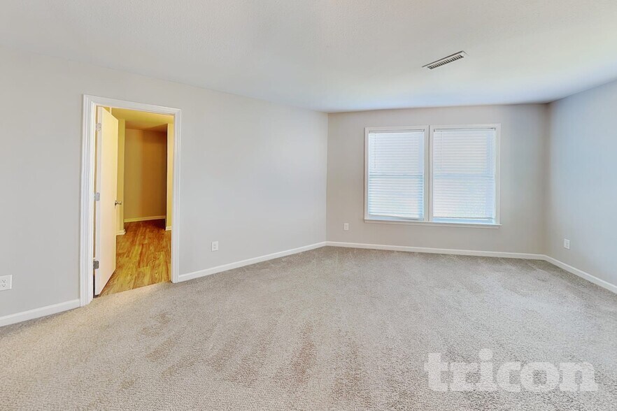 Building Photo - 807 Chastain Ave