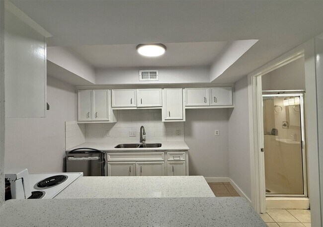 Building Photo - 9221 Vogue Ln